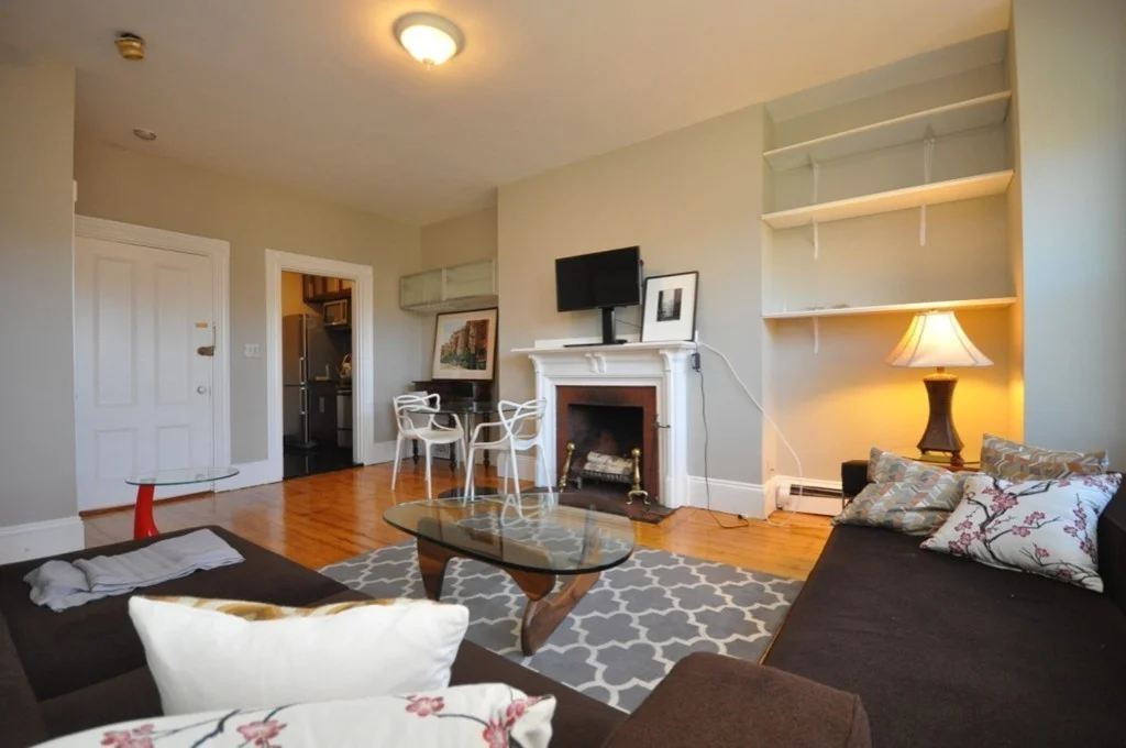 218 Newbury St, Back Bay