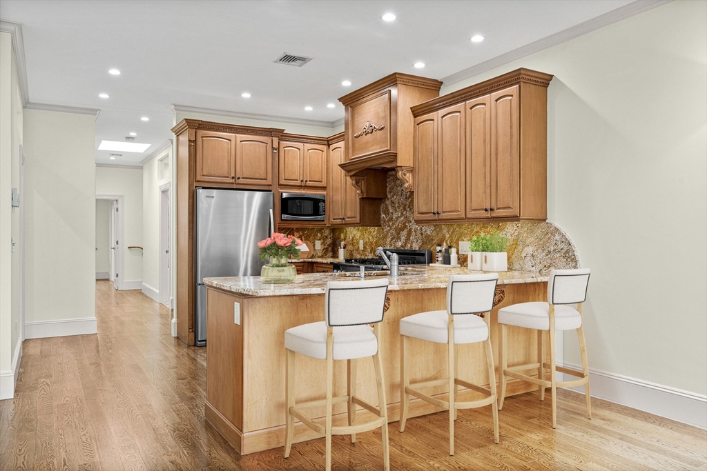 330 Newbury St, Back Bay