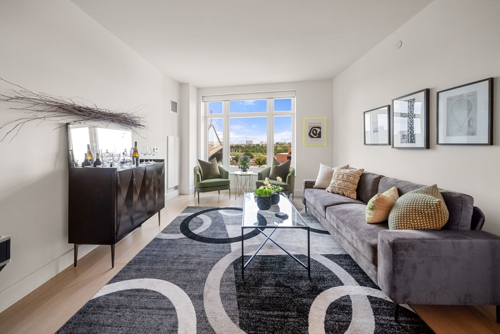 100 Lovejoy Wharf, Waterfront