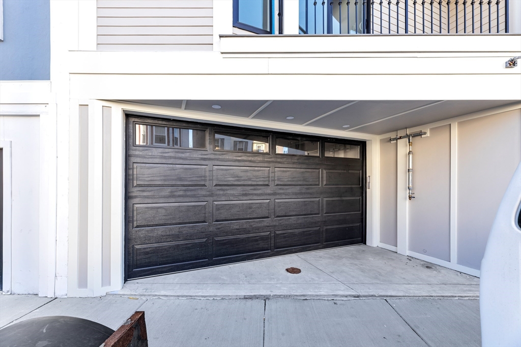 582 East Broadway, Boston