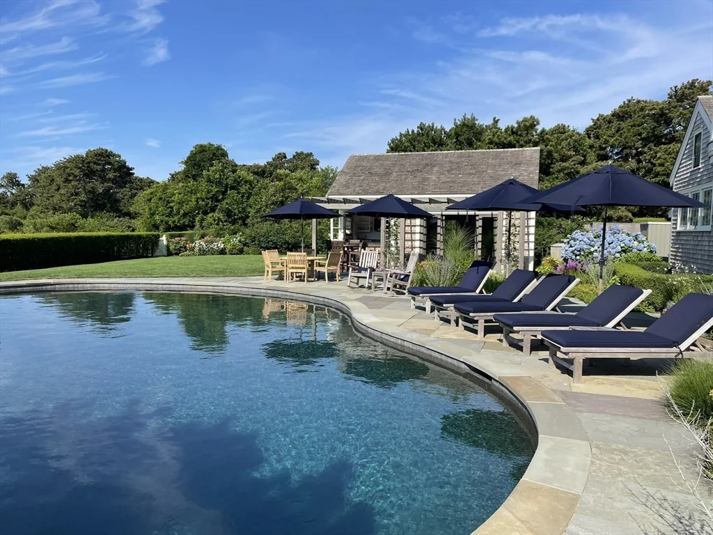 1 Pochick Ave, Nantucket