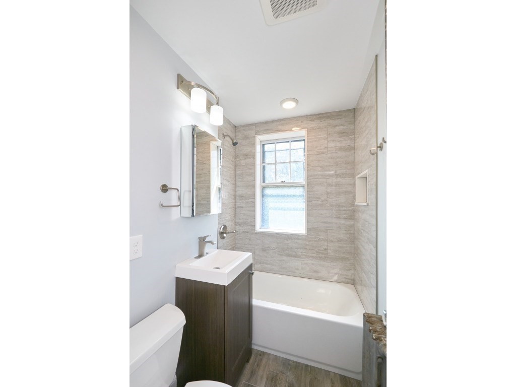 42 Linnaean St, Neighborhood Nine