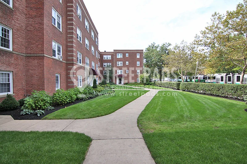 1129 Beacon St, Longwood