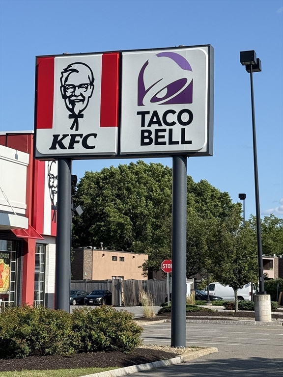 70 Shrewsbury Green Dr, Shrewsbury