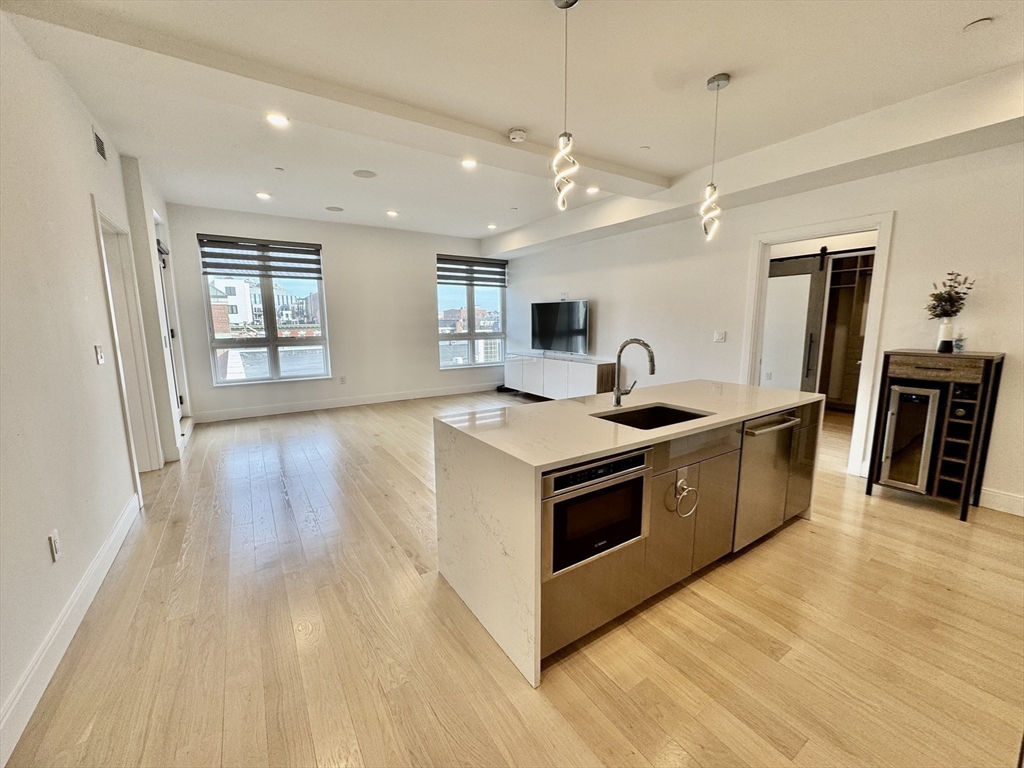 20 West Fifth St, South Boston