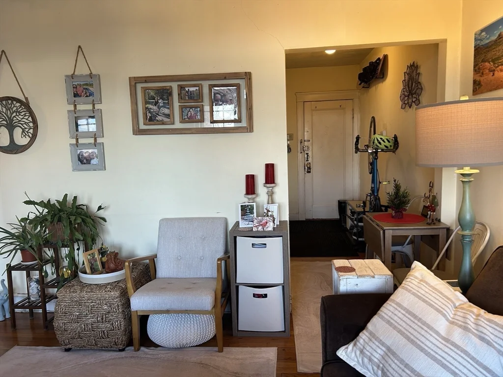 2039 Commonwealth Ave, Brighton