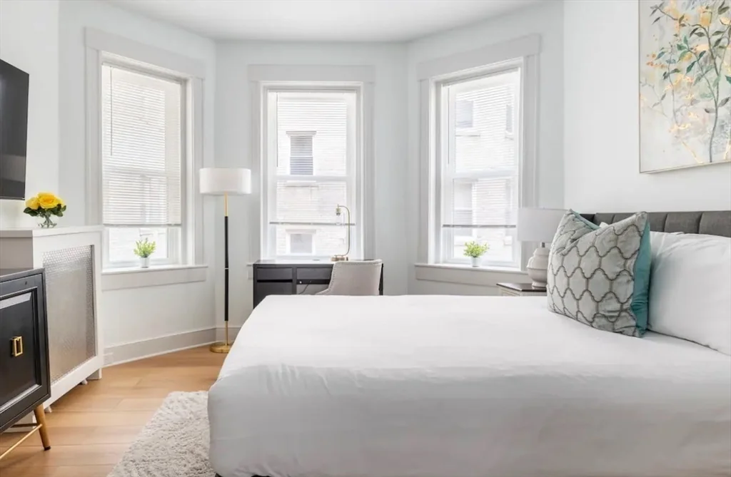 131 Park Dr, Fenway
