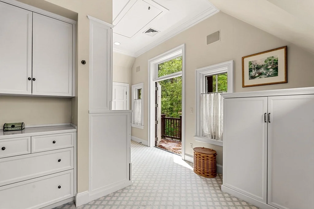 110 Juniper Rd, Belmont