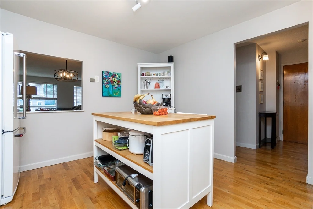 66 Winchester St, Coolidge Corner