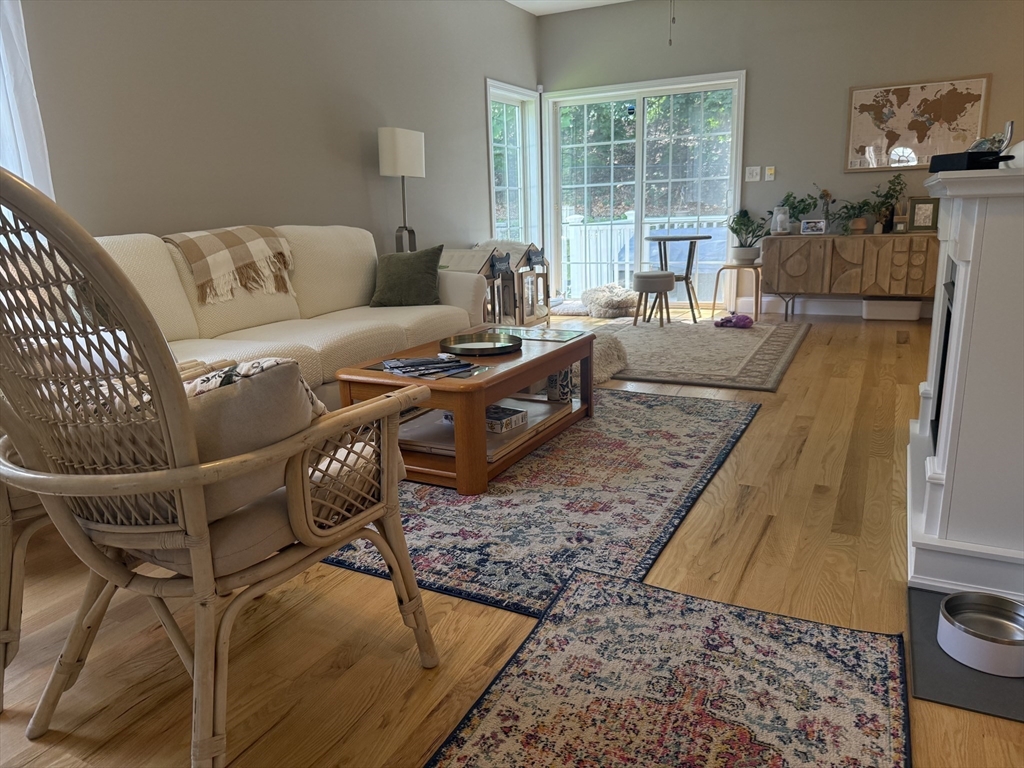 28 Ptarmigan Dr, Shrewsbury