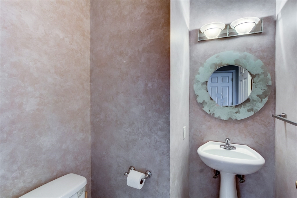 28 Ptarmigan Dr, Shrewsbury