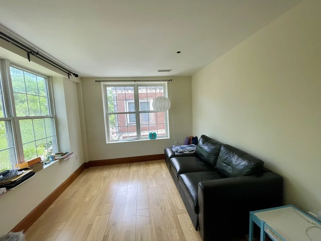 2440 Massachusetts Ave, North Cambridge