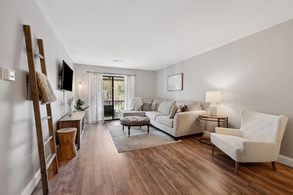 7 Greenbriar Dr, North Reading