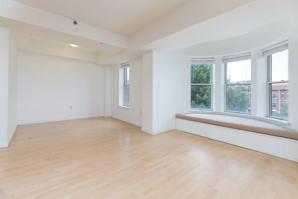 910 Beacon St, Fenway