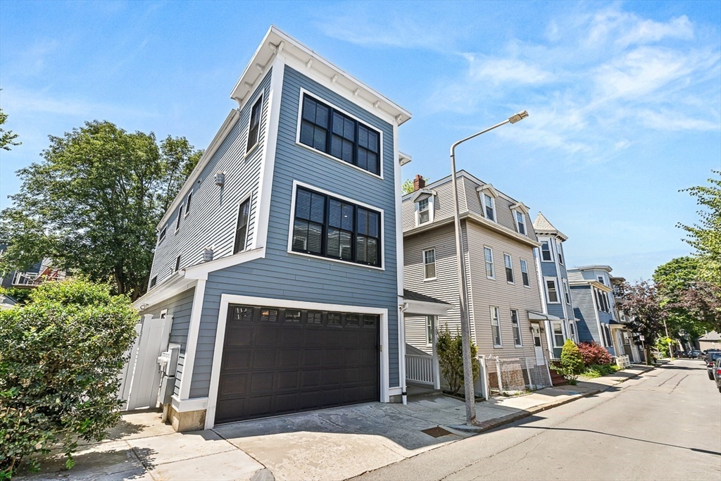 30 Middle St, South Boston