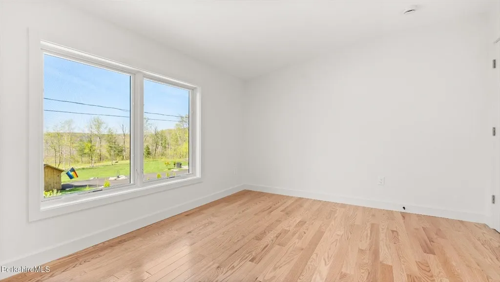 29 Chestnut Rd, Richmond