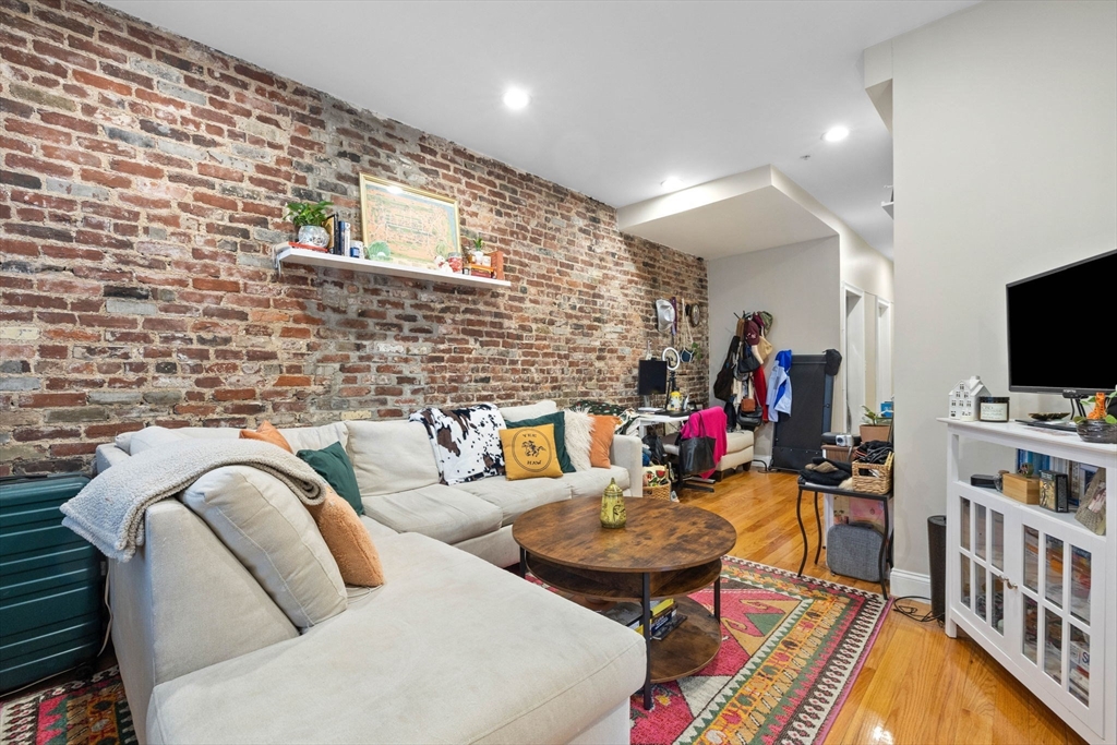 102 Chelsea St, East Boston