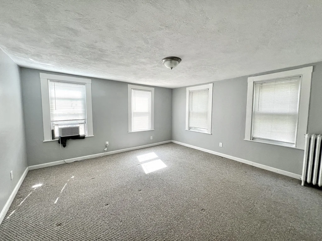 572 Main St, Watertown