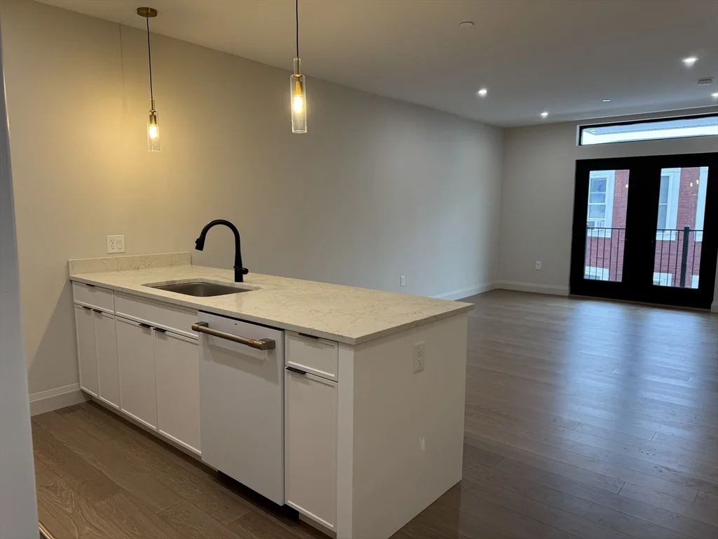 100 Lincoln, Brighton