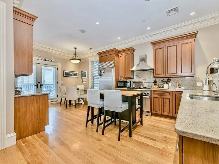 61 M, South Boston