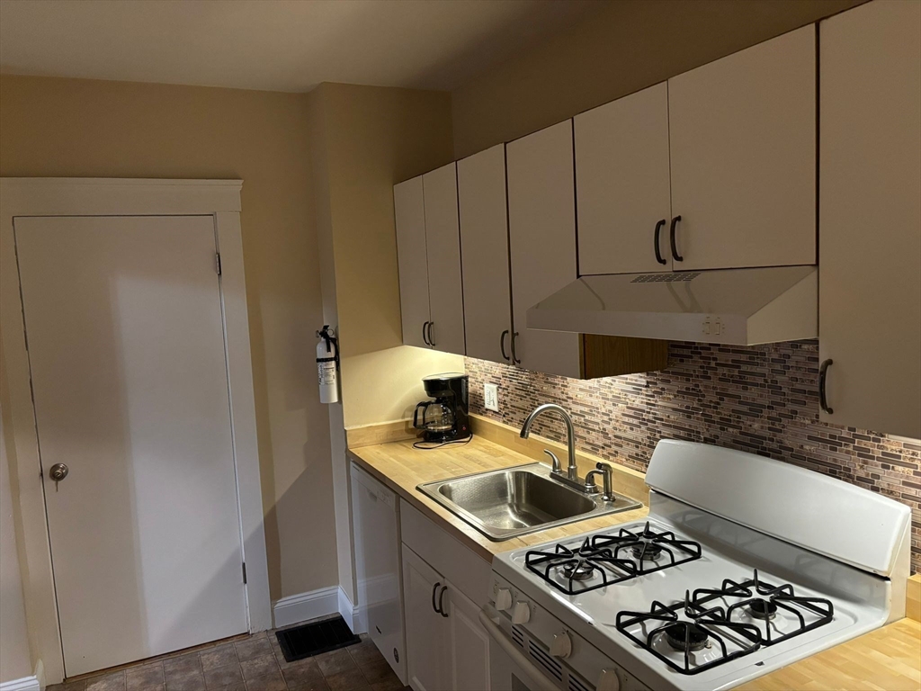 714 Truman Hwy, Hyde Park