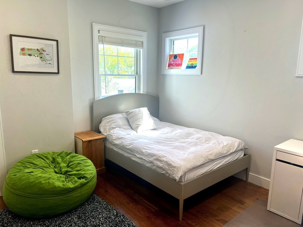 19 Shute Path, Newton Center