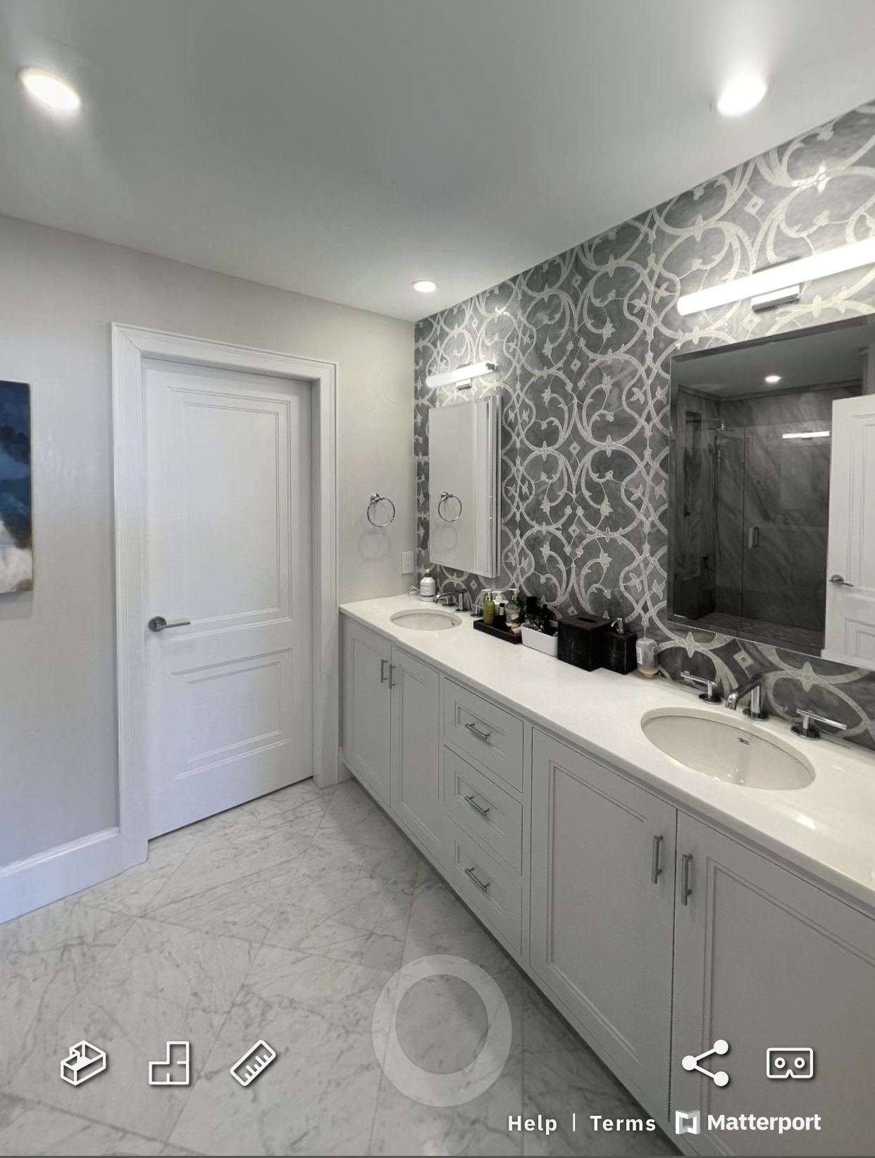 85 East India Row, Downtown