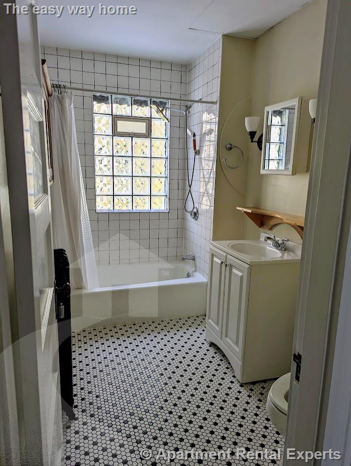 294 Boston Ave, Tufts