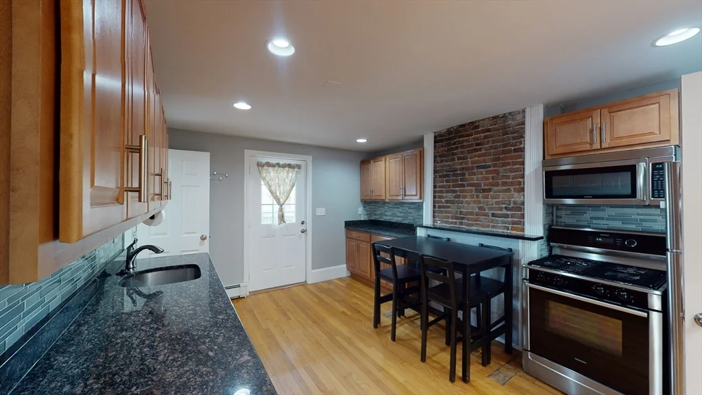 101 Baxter St, South Boston