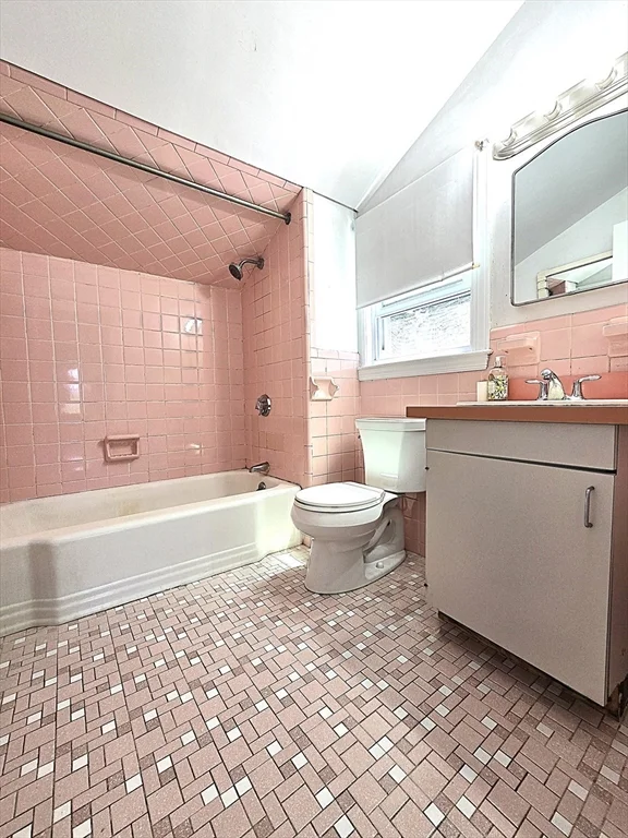 20 Willow St, Newton Center