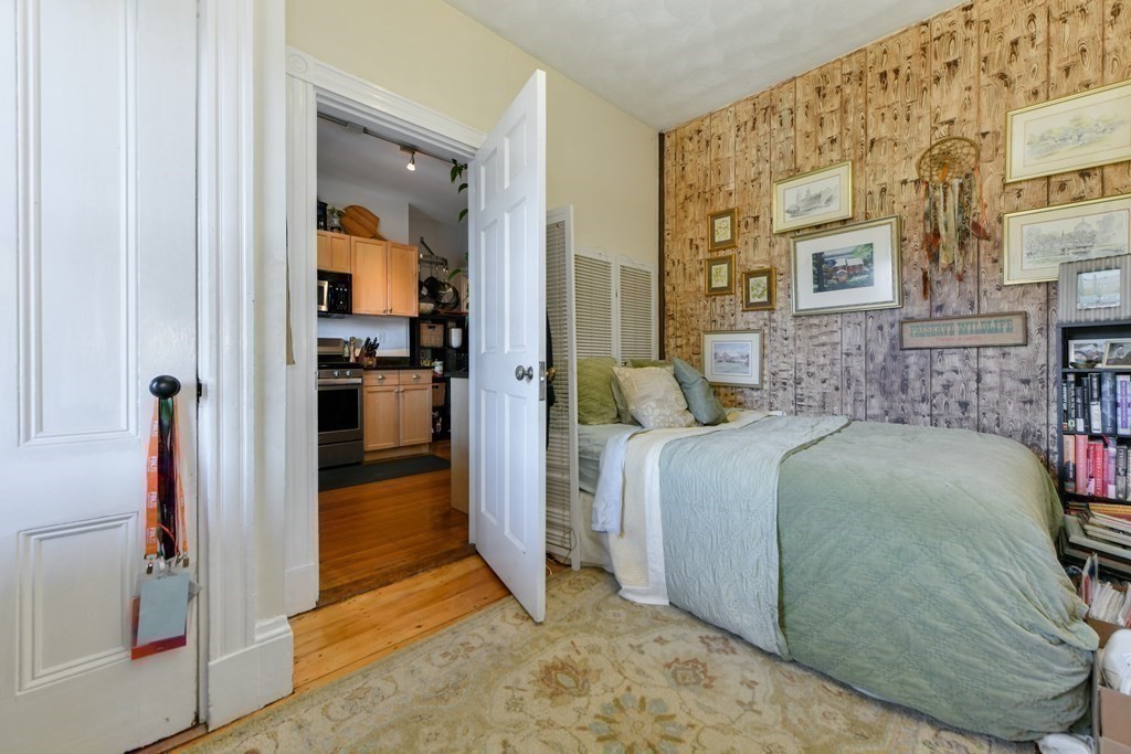 240 W 5th St, South Boston