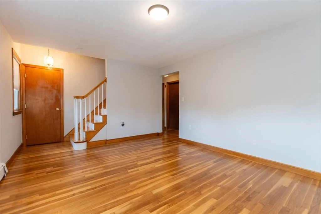 205 Hardy Pond Rd, Waltham