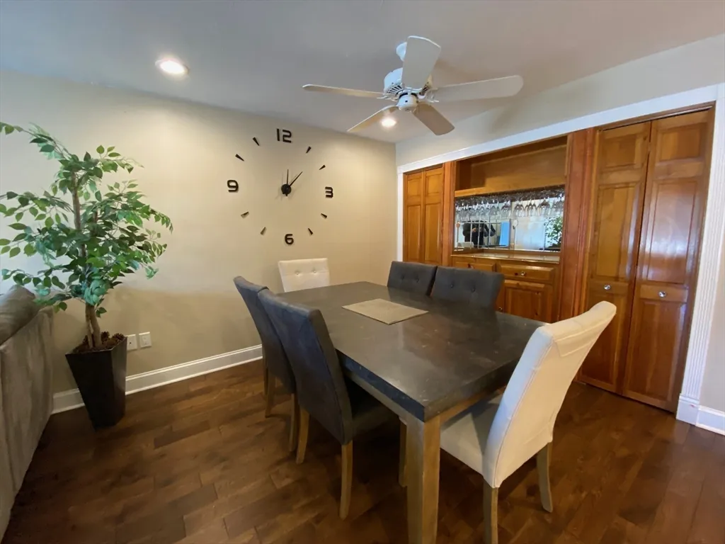 4 Shadowbrook Ln, Milford