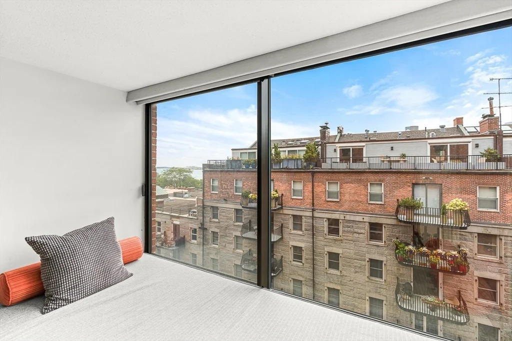 357 Commercial St, Waterfront