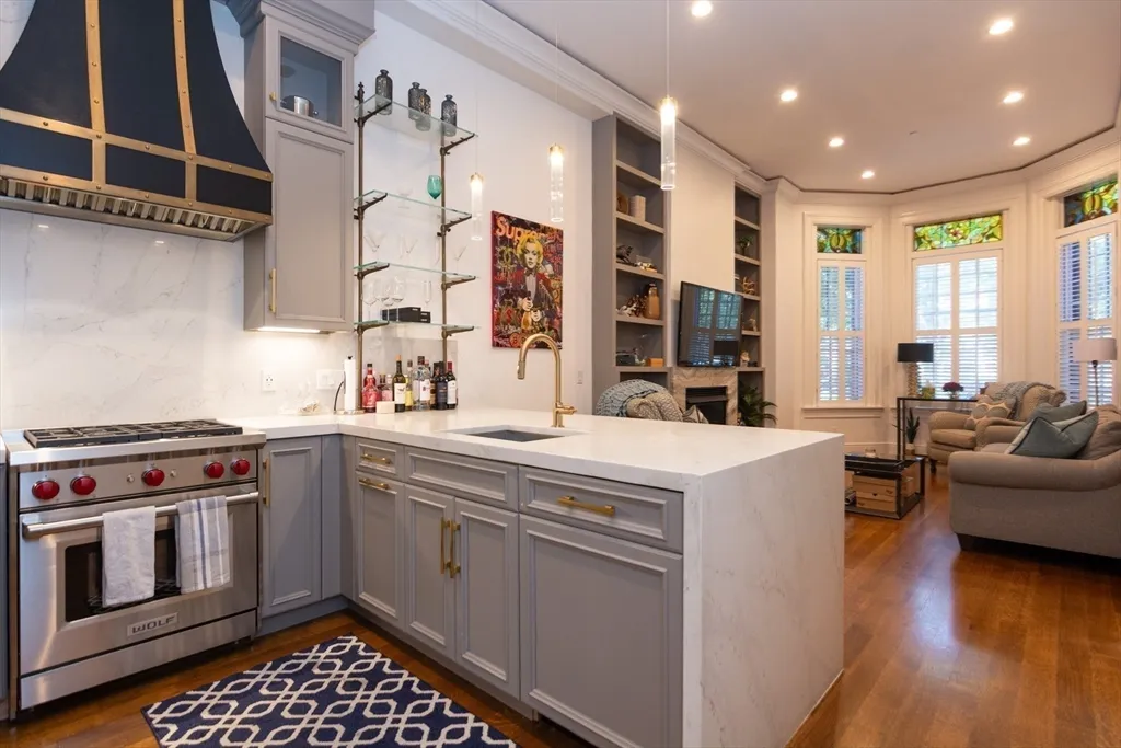 288 Commonwealth Ave, Back Bay