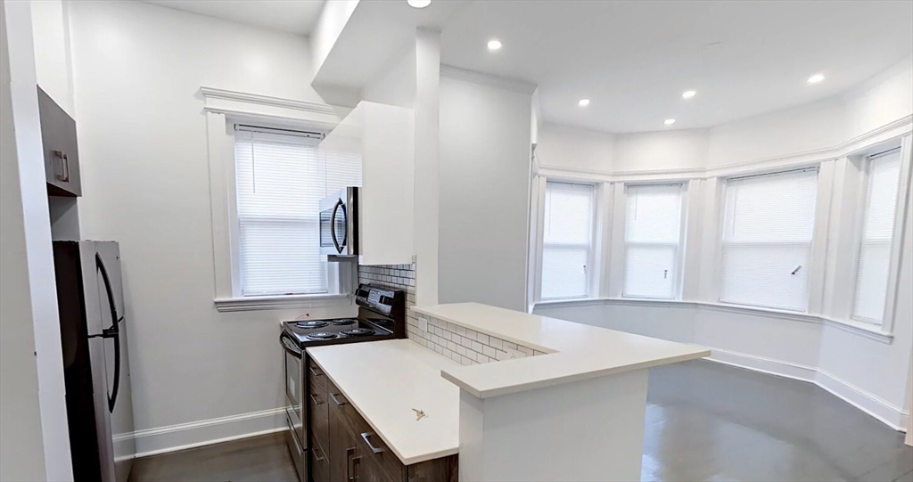 98 Queensberry St, Fenway