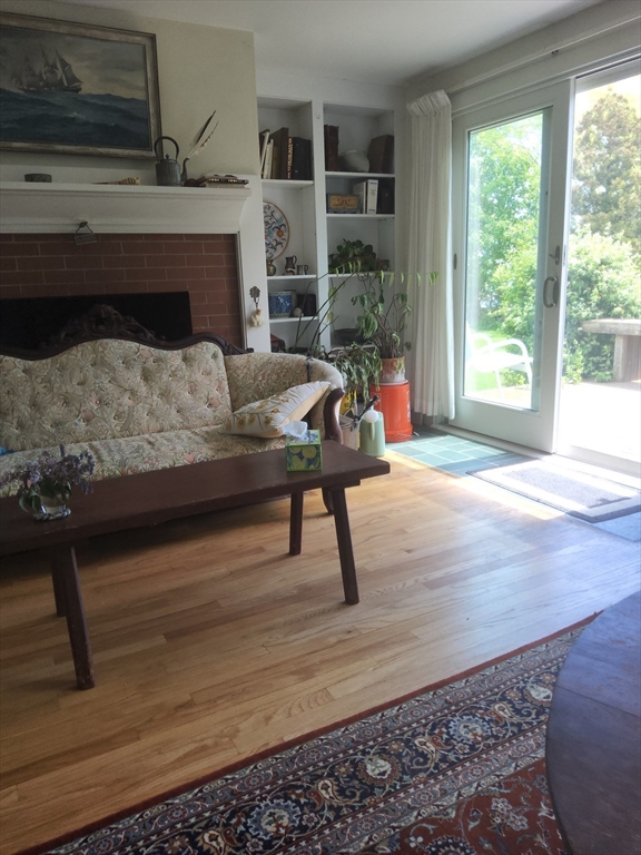 588 River Rd, Acoaxet