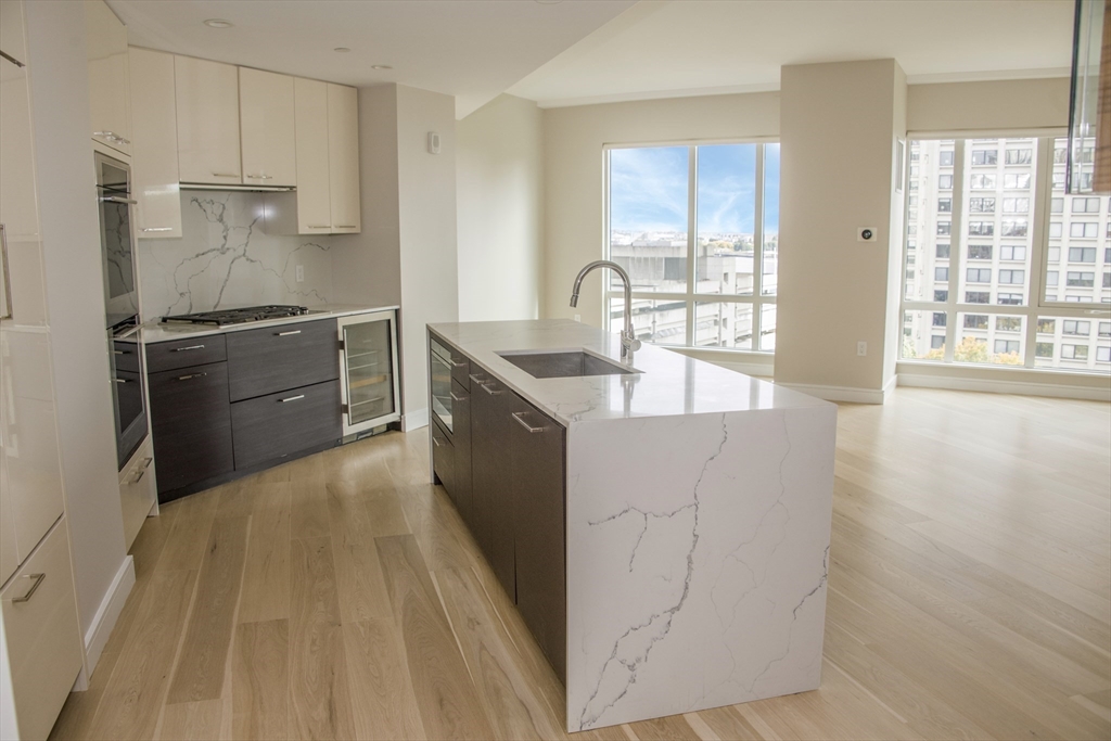 110 Broad St, Waterfront