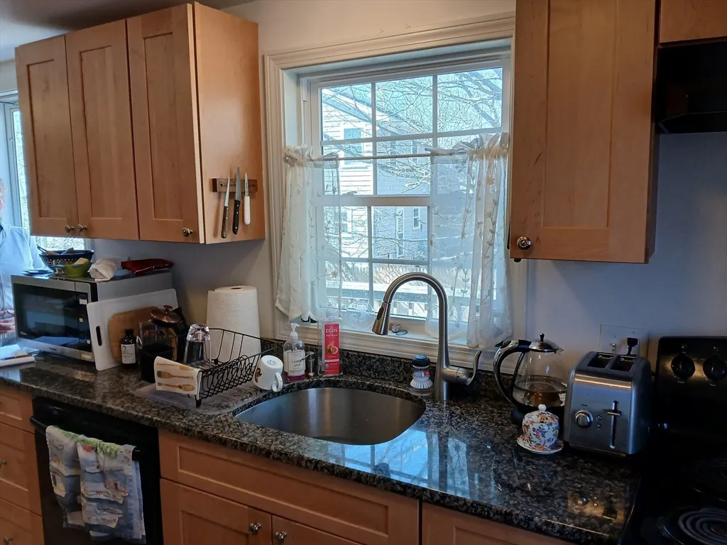 80 Thatcher Rd, Long Beach