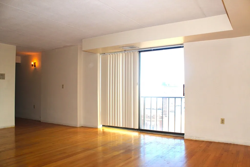 1243 Beacon St, Coolidge Corner