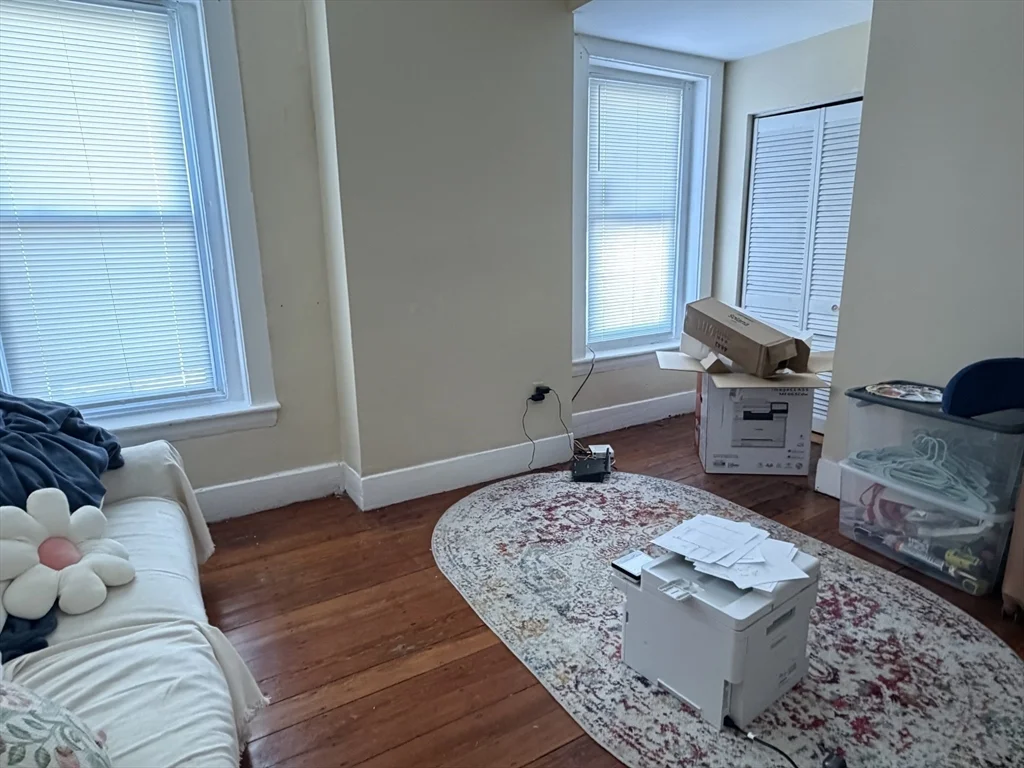 227 Roxbury St, Roxbury