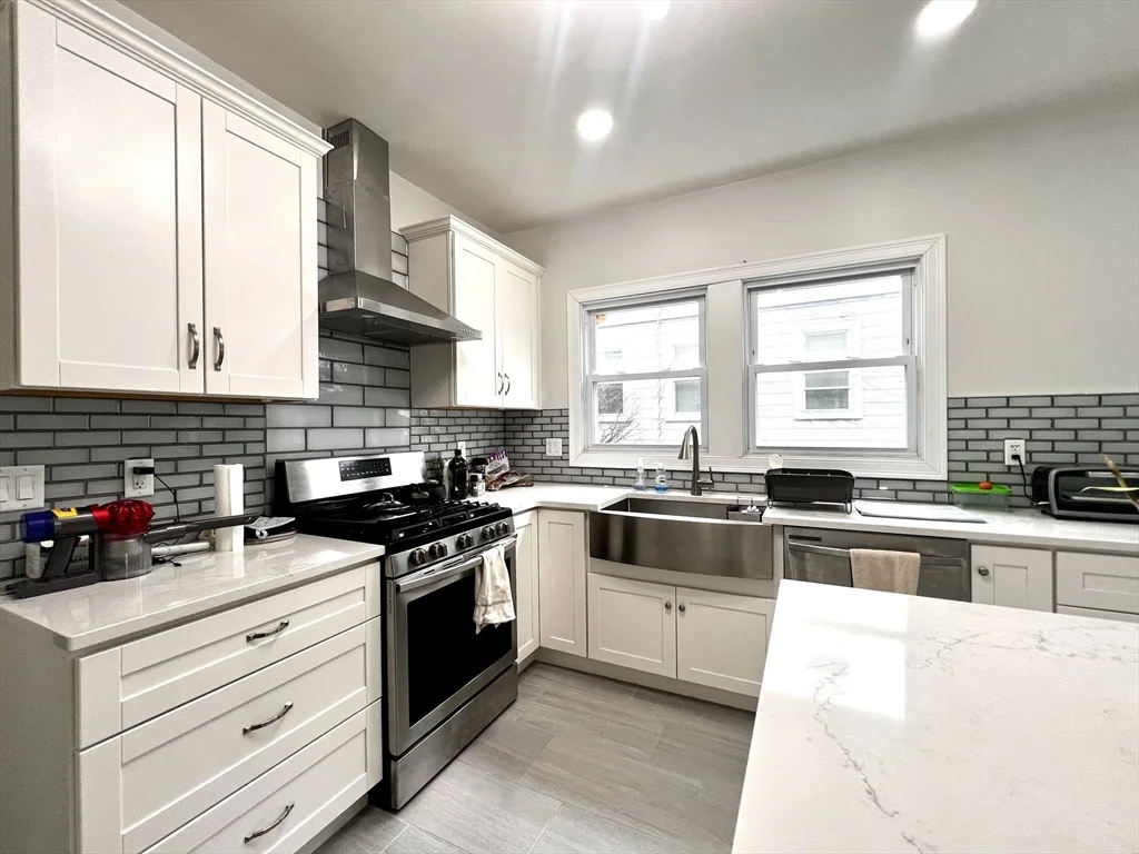 12 Bailey St, West Somerville