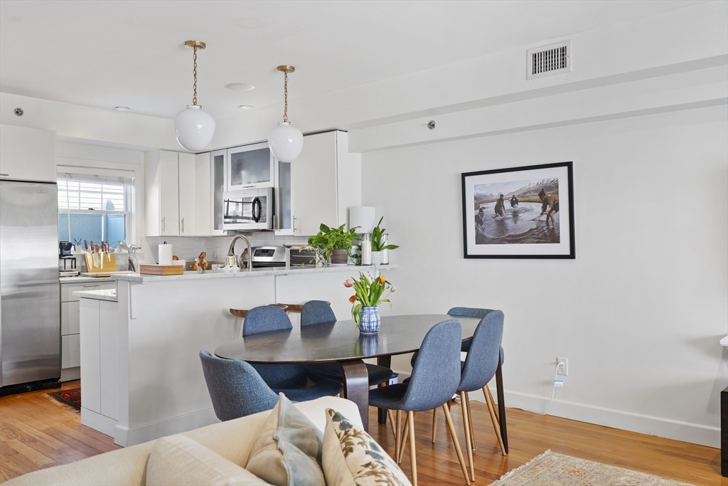 33 Middle St, South Boston