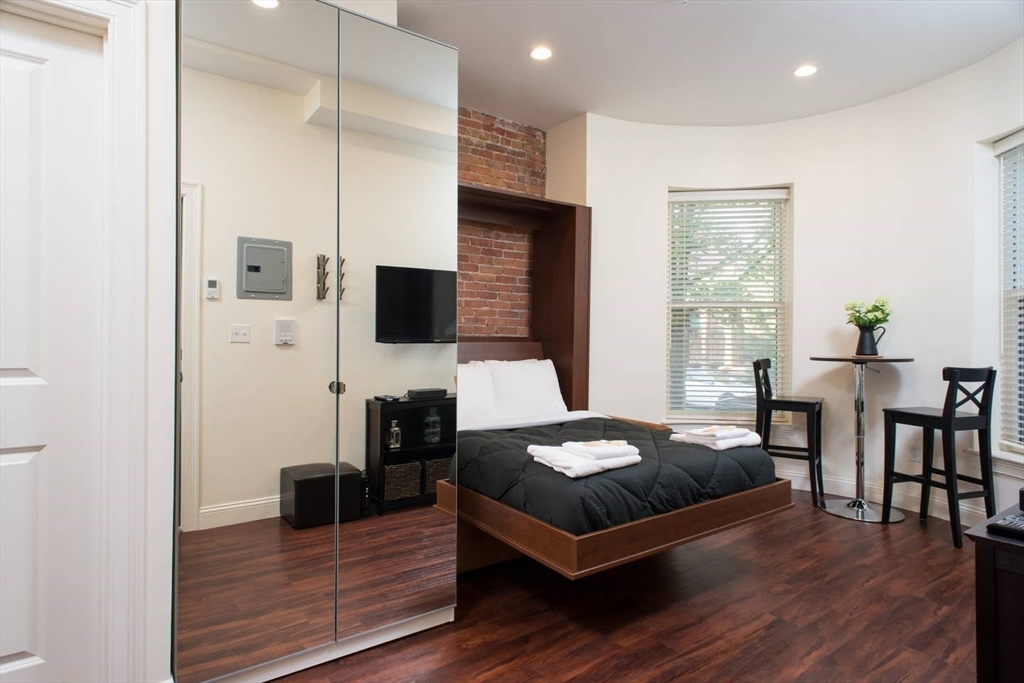 19 Cumberland St, Back Bay