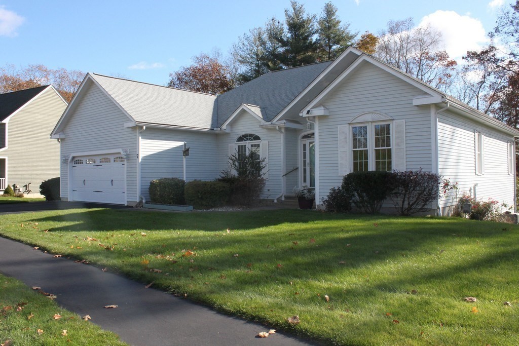 7 Deer Run Dr, Shrewsbury