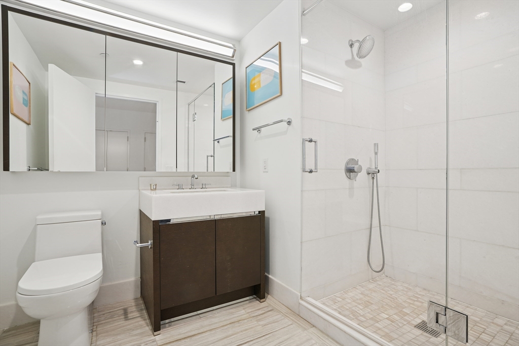 100 Lovejoy Wharf, Waterfront