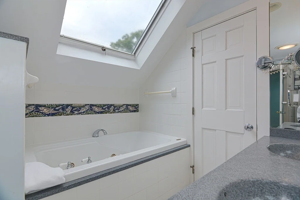 93 Granite St, Rockport