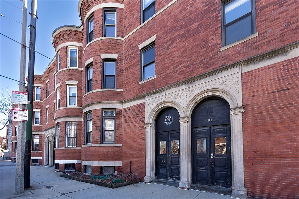 868 Huntington Ave, Coolidge Corner
