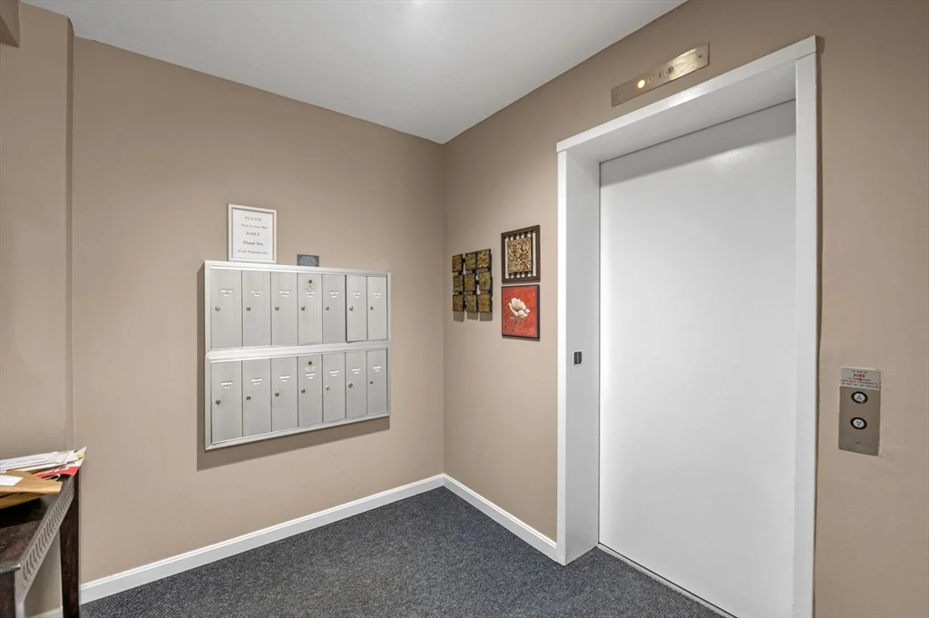 212 Humphrey St, Marblehead