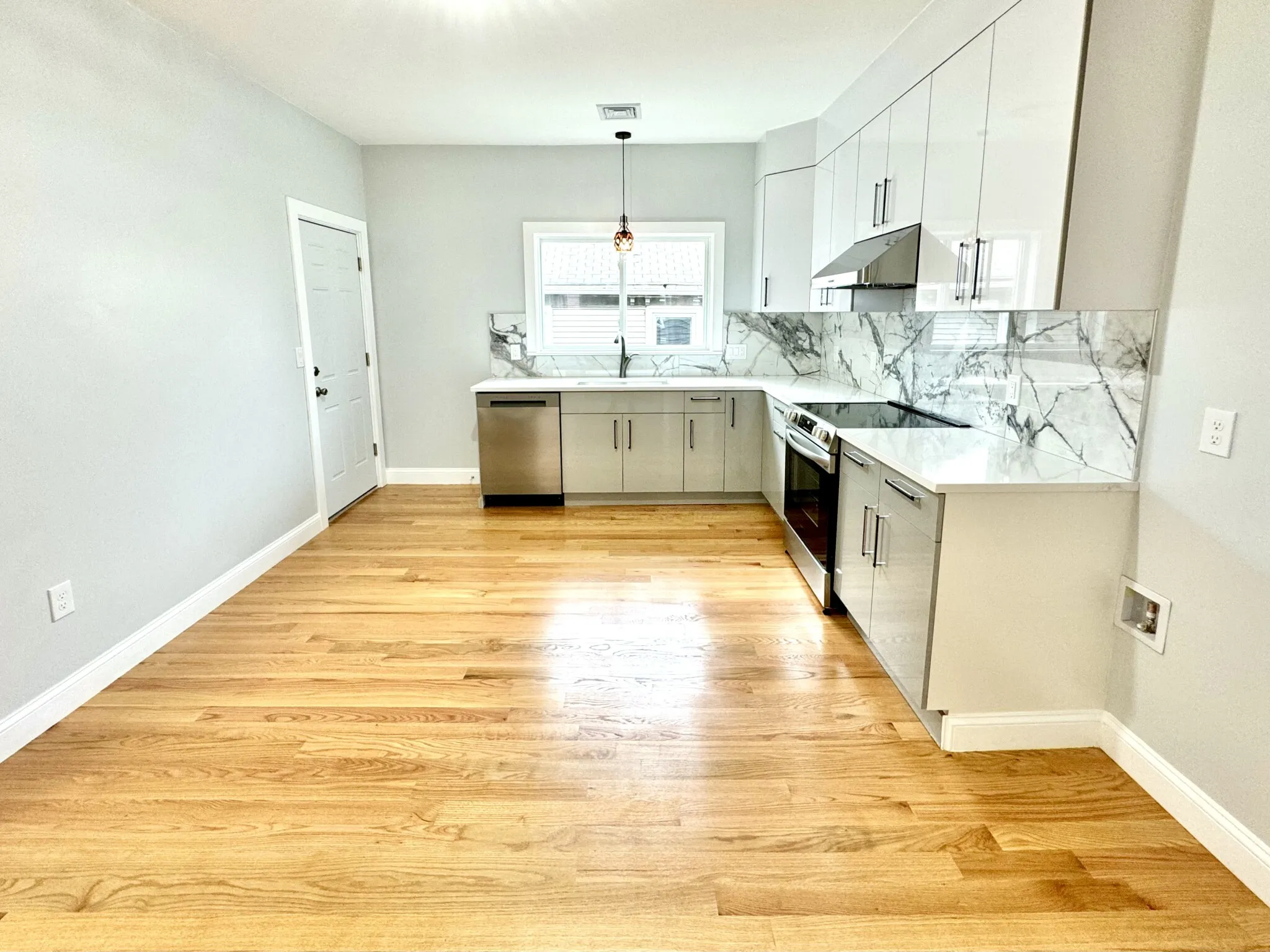 190 Hillside St, Mission Hill